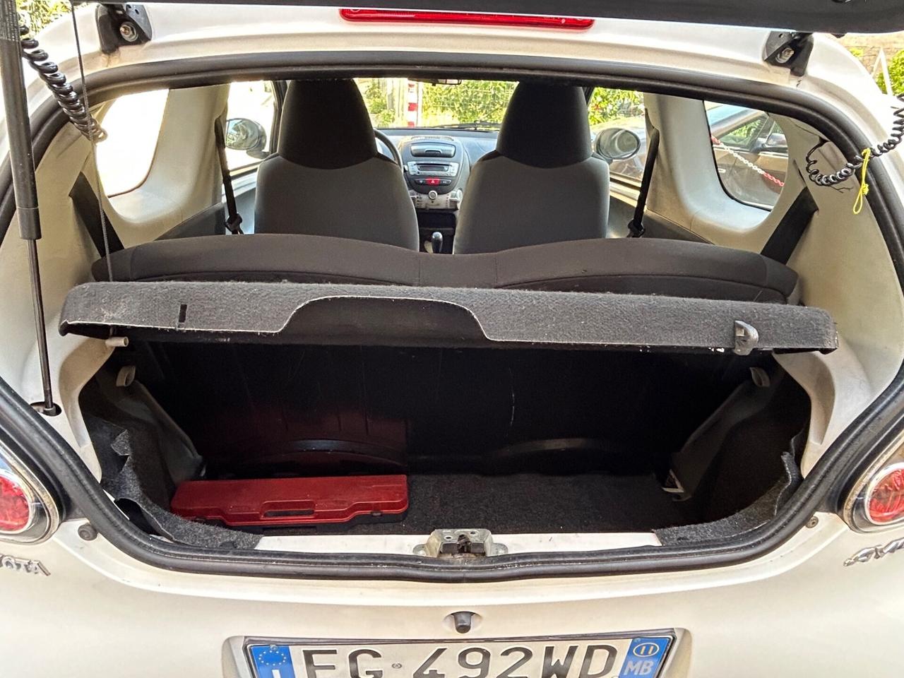 Toyota Aygo 1.0 BENZ . IDEALE PER NEO PATENTATI