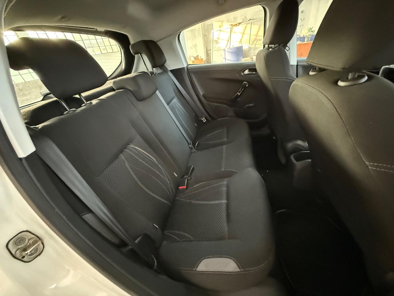 Peugeot 208 1.2 VTi 82 CV 5 porte NEOPATENTATI