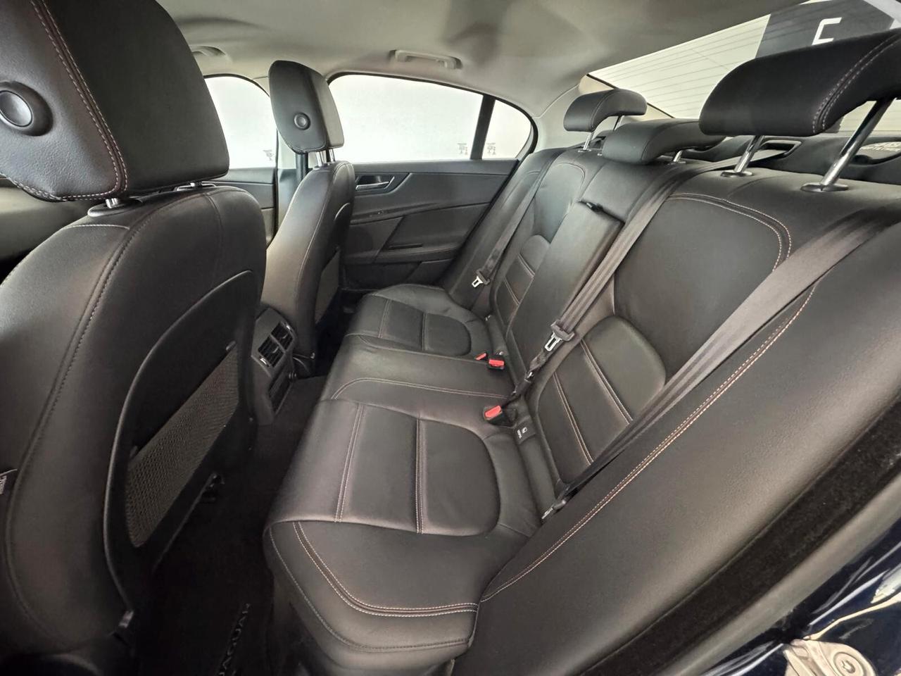 Jaguar XE 2.0 D 180 CV automatica