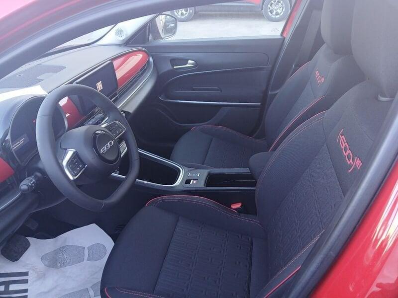 FIAT 600e - Red