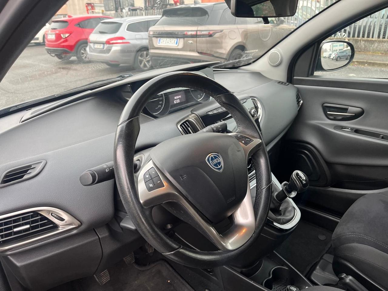 Lancia Ypsilon 0.9 TwinAir 84CV-62 5 porte Metano Ecochic Gold