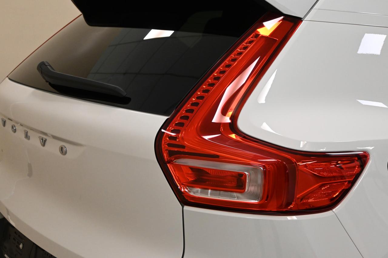 VOLVO XC40 (2017-->) XC40 T2 Geartronic Momentu...