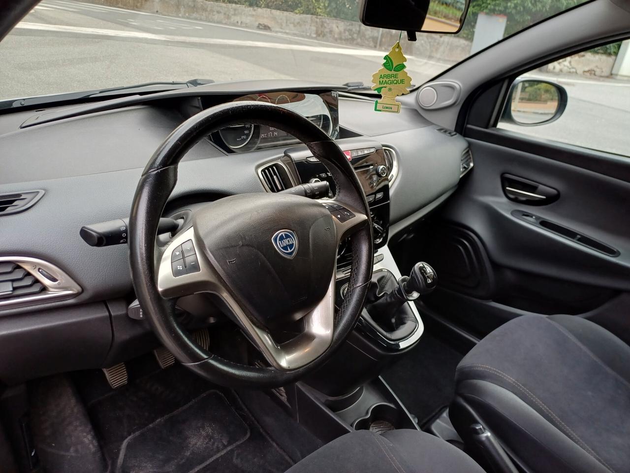 Lancia Ypsilon 1.2 PER NEOPATENTATI