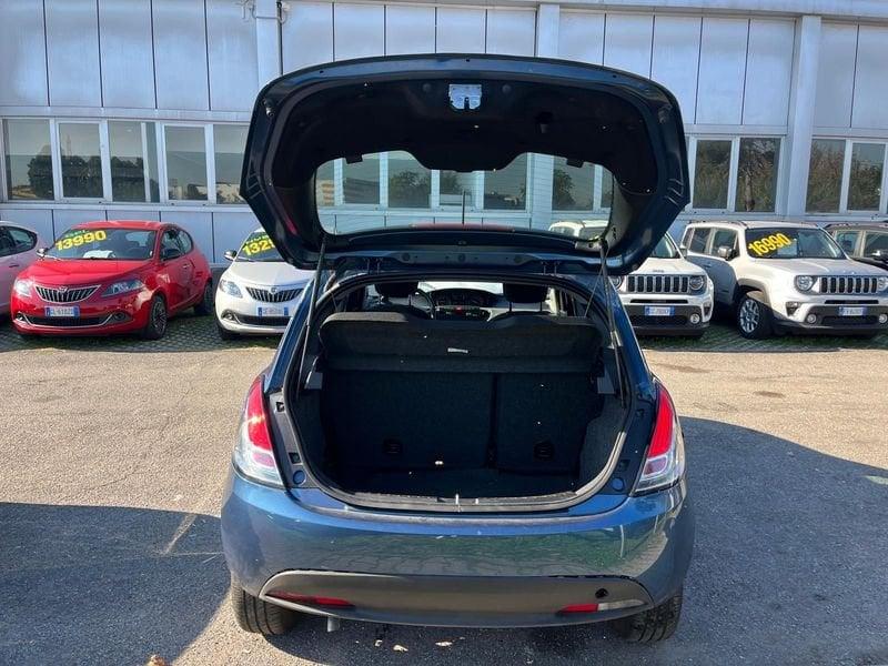 Lancia Ypsilon Ypsilon 1.0 FireFly 5 porte S&S Hybrid Silver