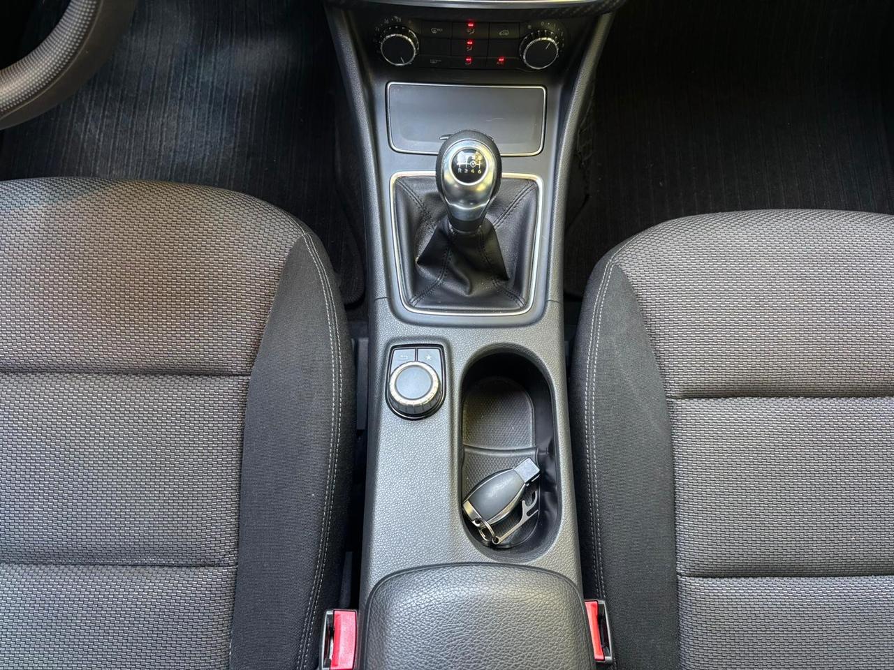 Mercedes-benz GLA 200 180 d Business