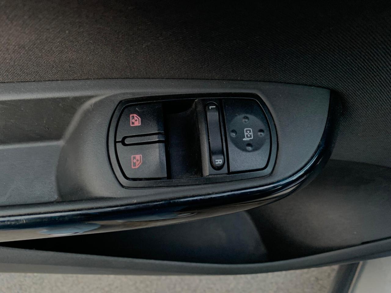 Opel Corsa 1.2 5 porte b-Color