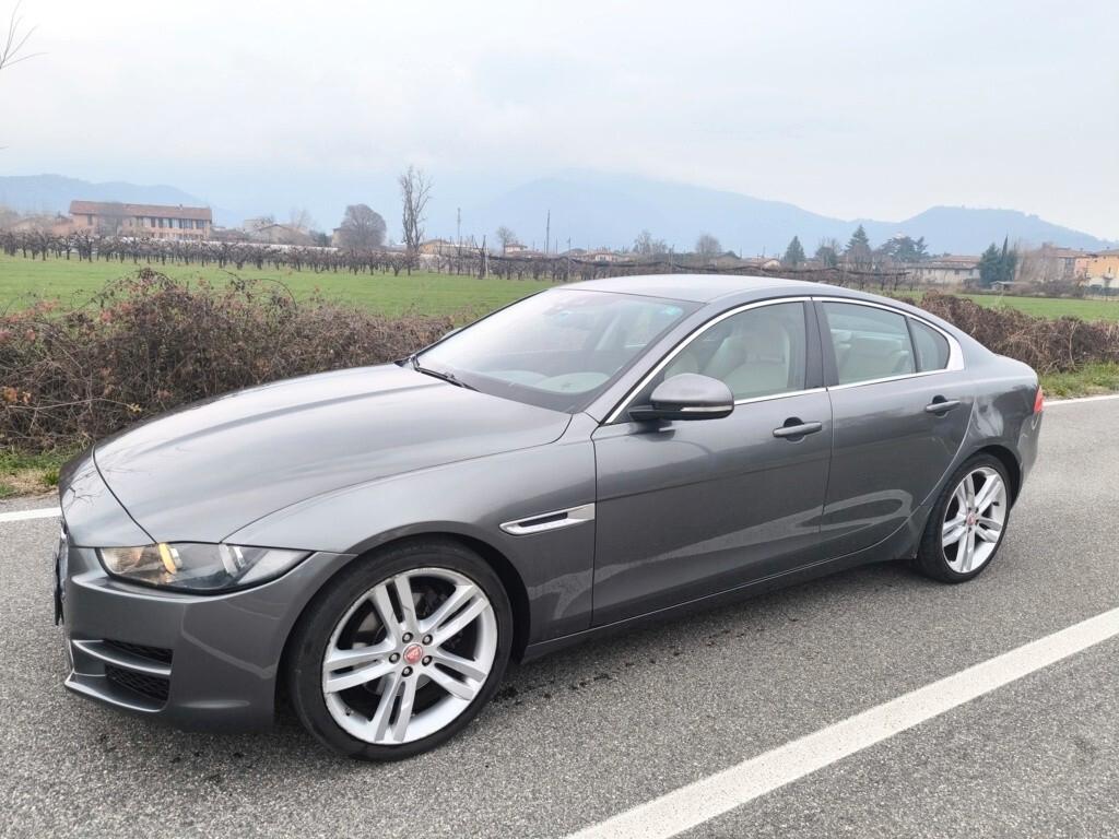 JAGUAR XE 2,0 180CV- AUTOMATICA-EURO 6- MOTORE NUOVO