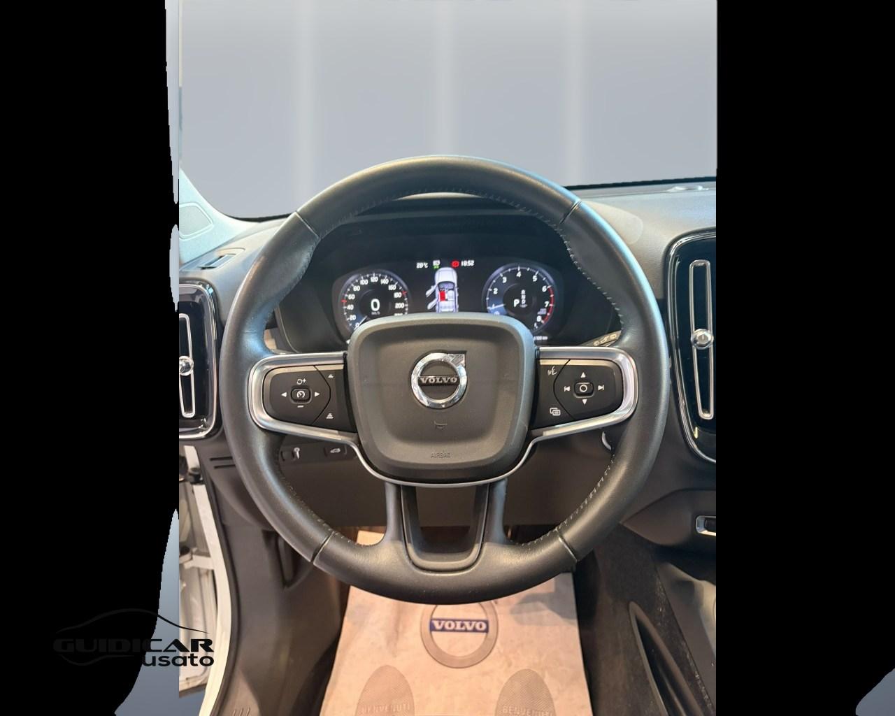 VOLVO XC40 - XC40 1.5 t2 Momentum Pro auto my21