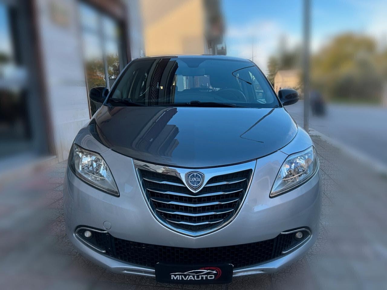 Lancia Ypsilon 0.9 TwinAir 85 CV 5 porte S&S Platinum