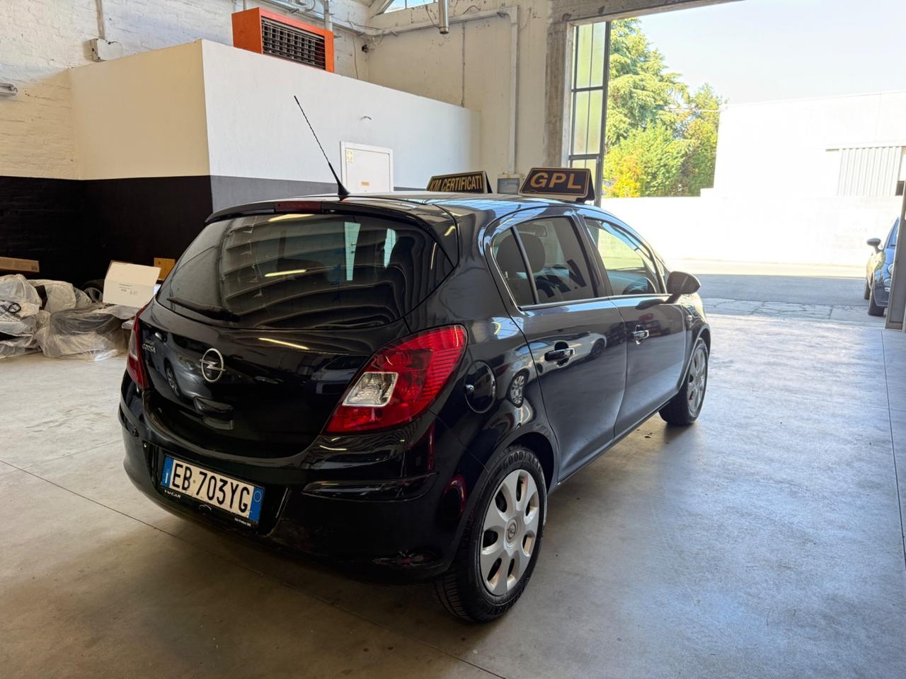 Opel Corsa 1.2 80CV 5 porte GPL-TECH Edition