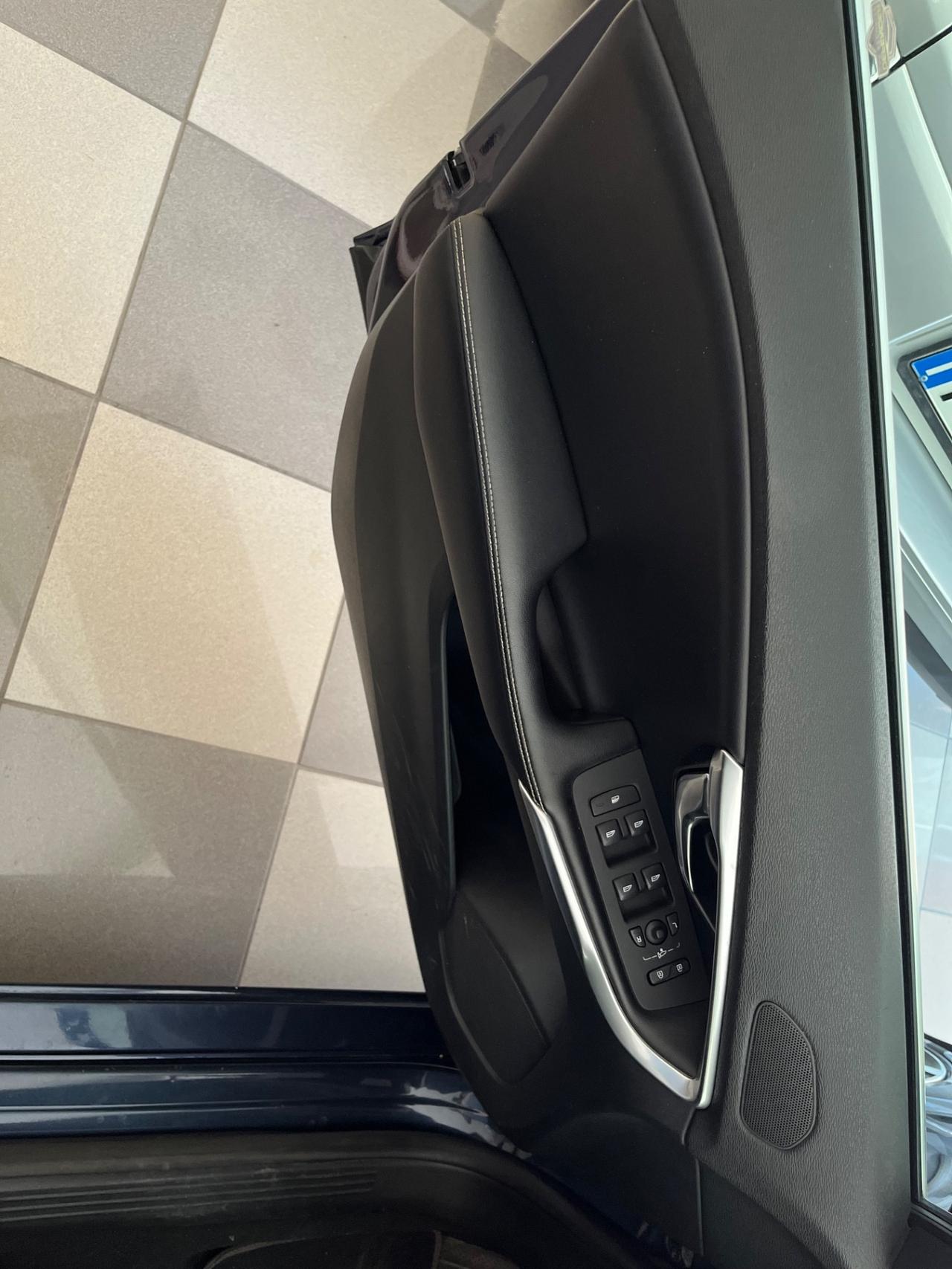 Volvo V40 D2 1.6 R-design Momentum