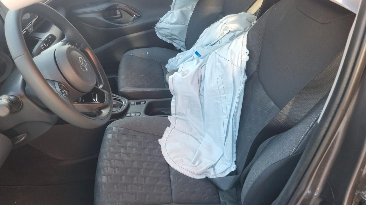 Toyota Yaris 1.5 Hybrid 5 porte Trend INCIDENTATA