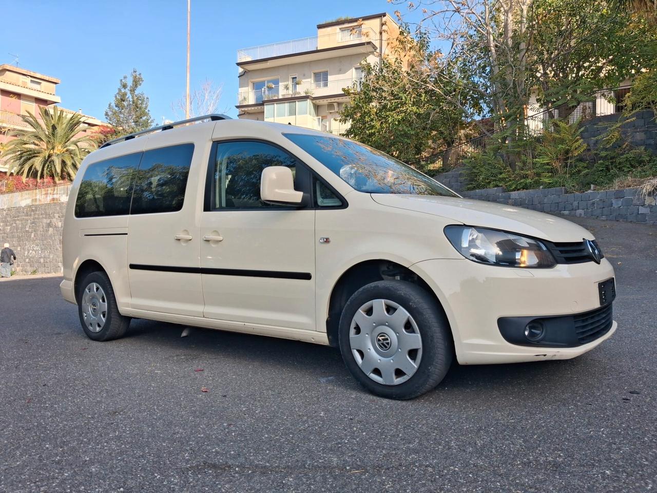 Volkswagen Caddy Pianale ribassato con rampa disabili in carrozzina