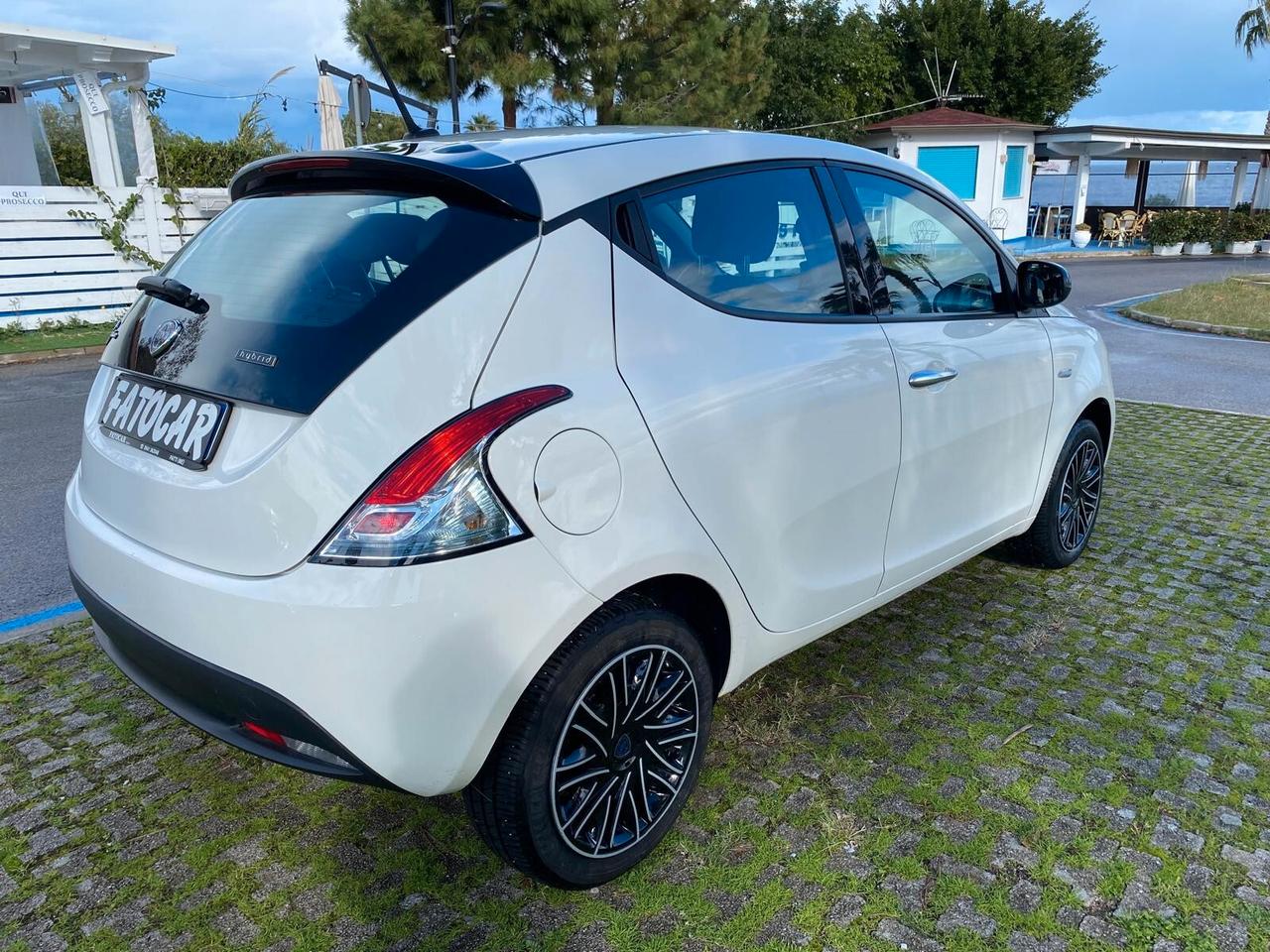 Lancia Ypsilon 1.0 FireFly 5 porte S&S Hybrid Alberta Ferretti
