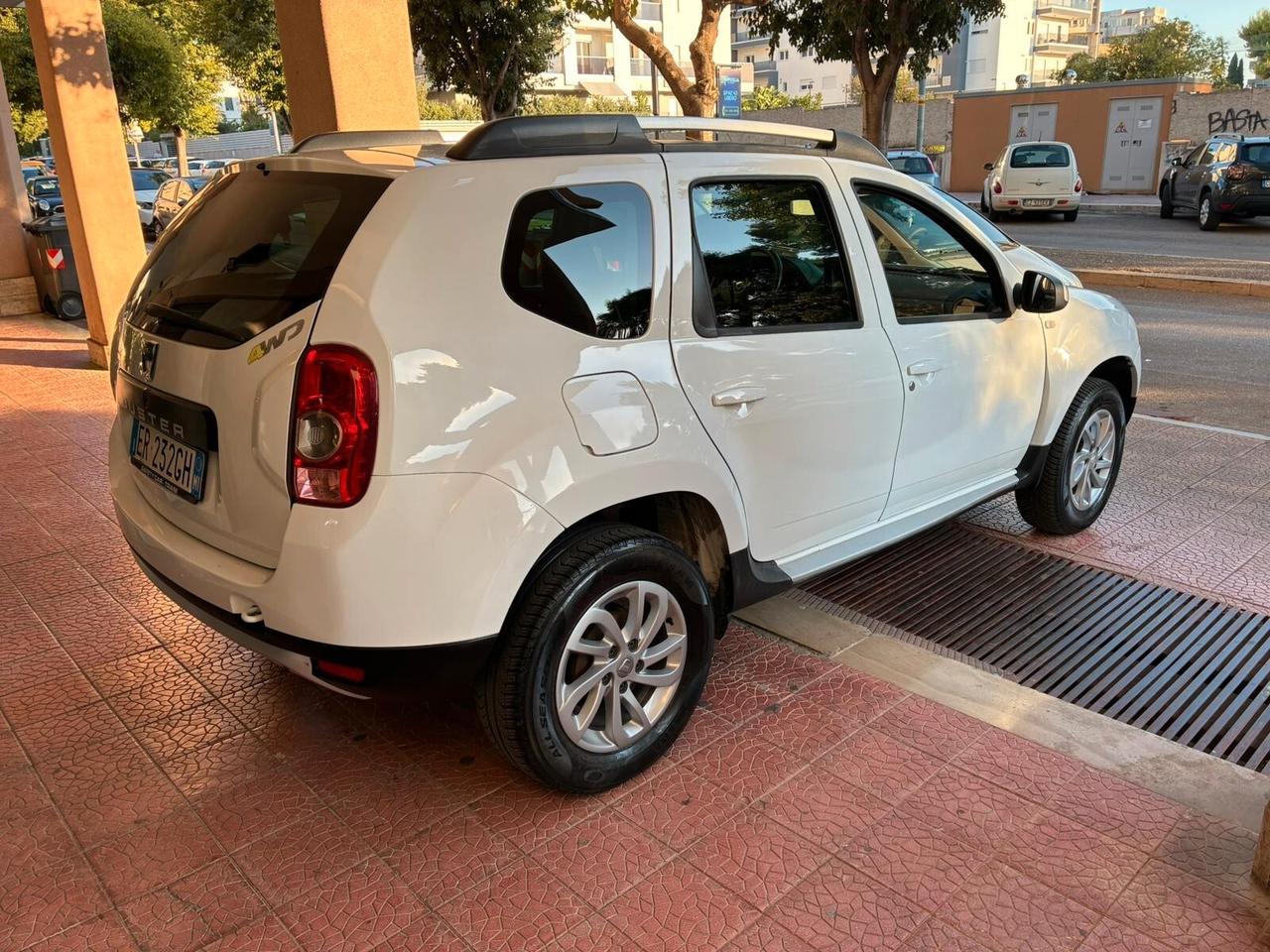 Dacia Duster 1.5dCi 110CV 4x4 perfetta garantita-13