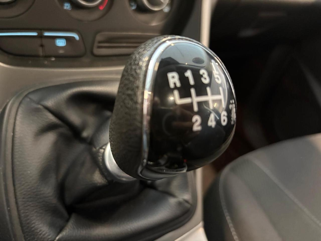 Ford Kuga PLUS 2.0 TDCI 140 CV 2WD 6mt