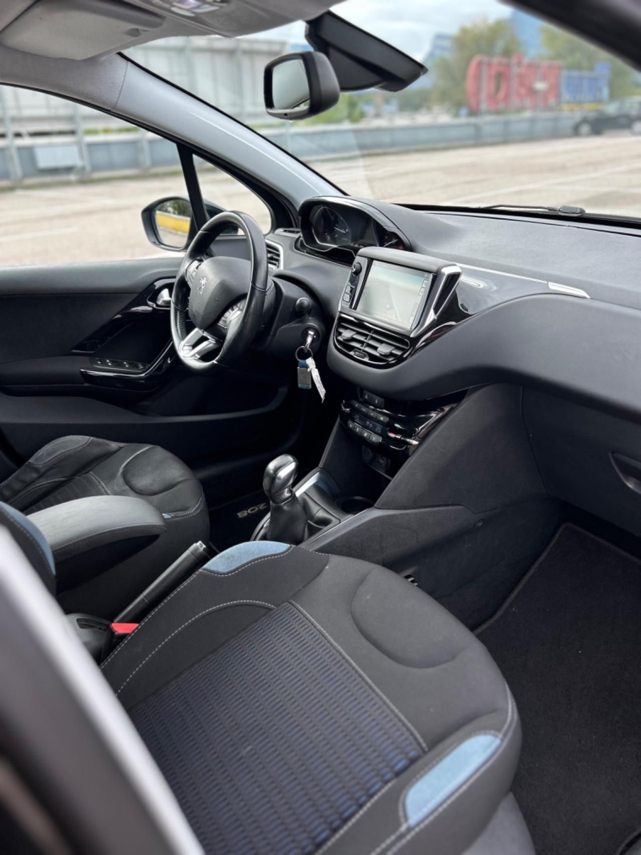 Peugeot 208 1.4 HDi 68 CV Active Neopatentati