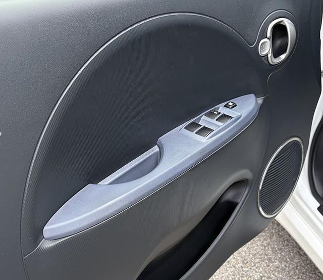 PEUGEOT iOn Active
