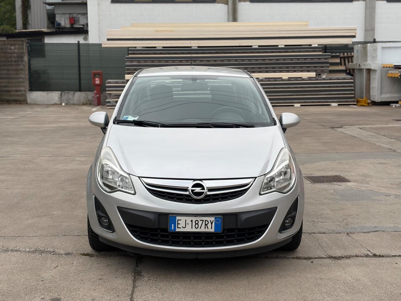 Opel Corsa 1.2 5 porte Cosmo