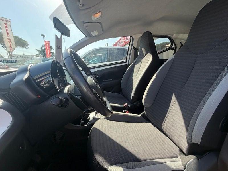 Toyota Aygo 1.0 VVT-i x-play MMT Automatica! RETROCAMERA