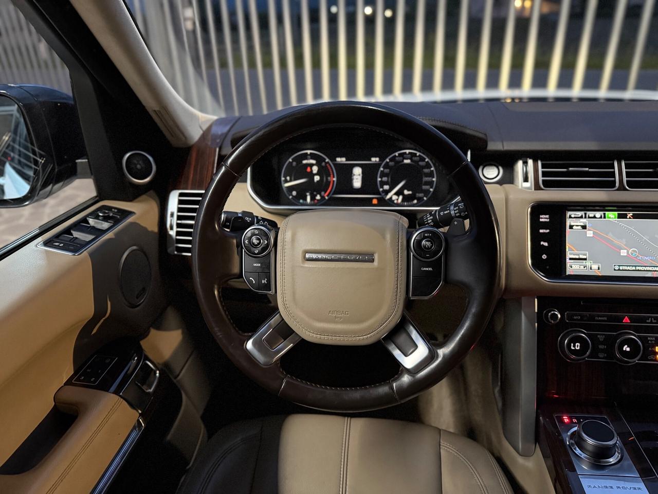 Land Rover Range Rover Vogue 3.0TDV6 black edition