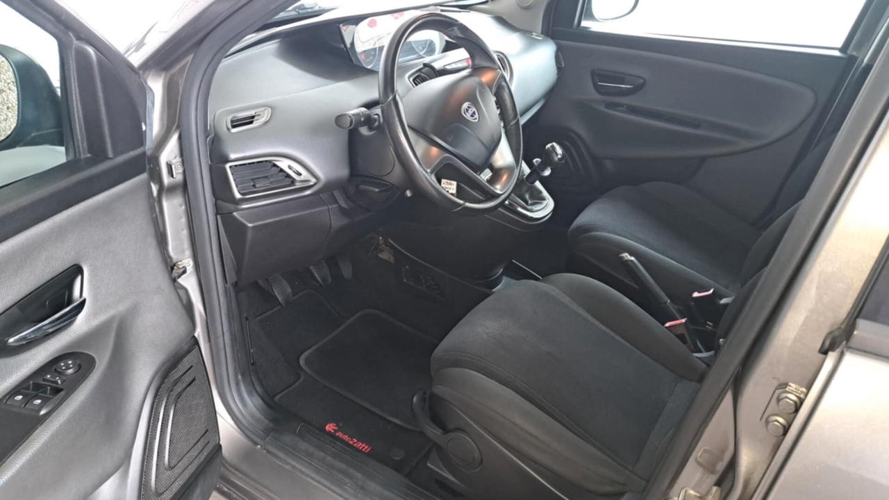Lancia Ypsilon 1.2 69 CV 5 porte S&S Silver