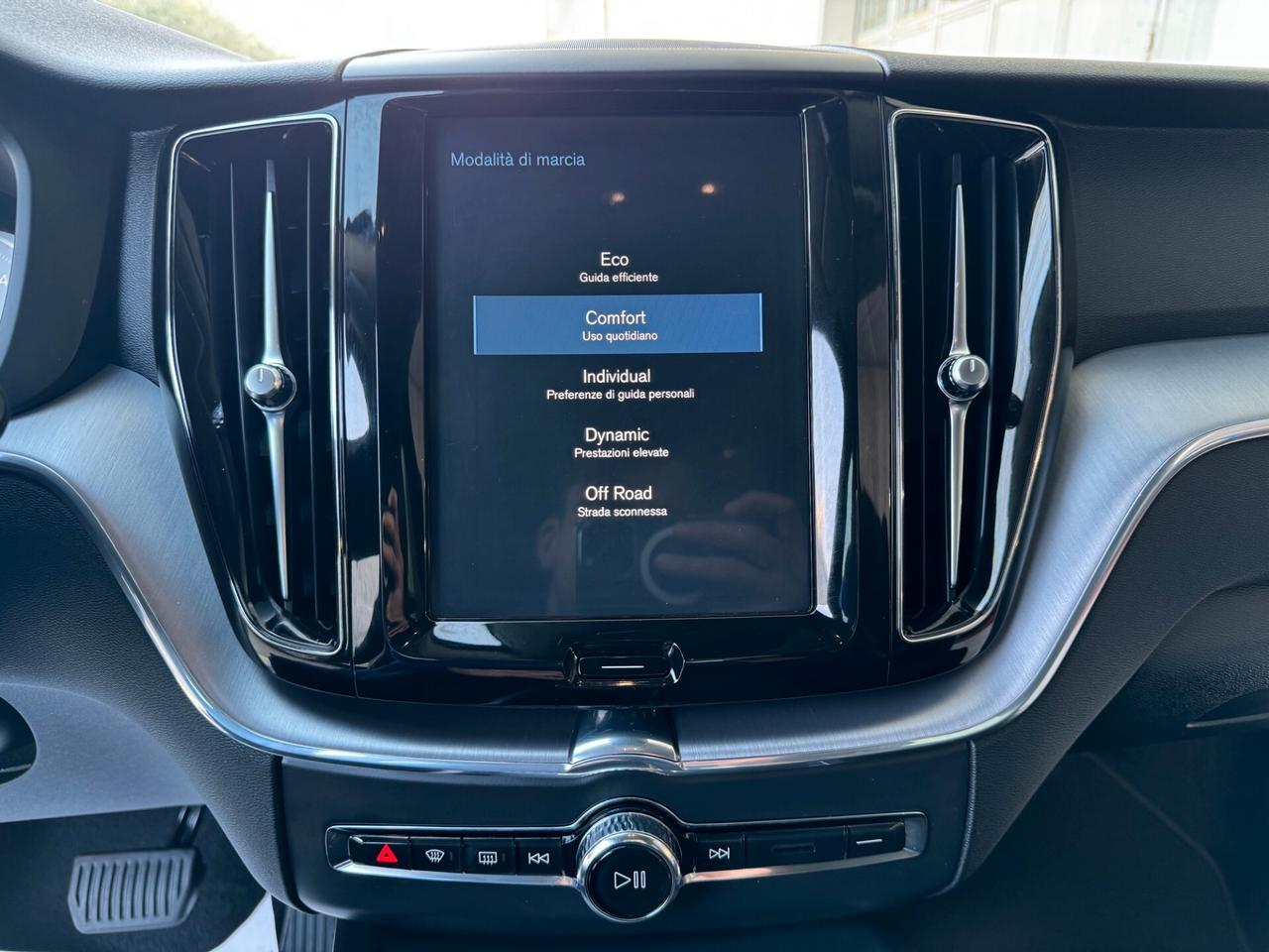 Volvo XC60 2.0 b4 MomentumPro AWD GEARTRONIC PROMO