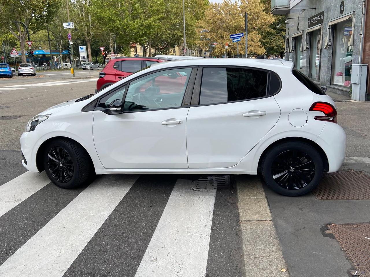 Peugeot 208 Black Line 1.2 PureTech 82 #50393