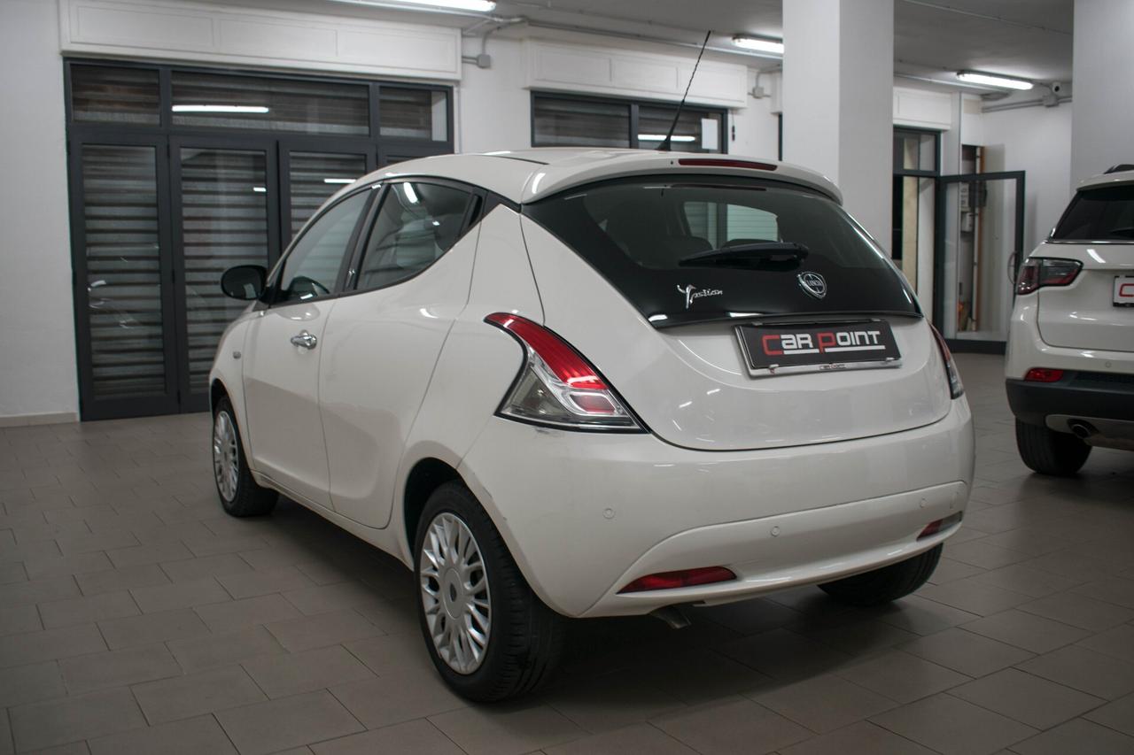 Lancia Ypsilon 1.2 69 CV 5 porte Silver
