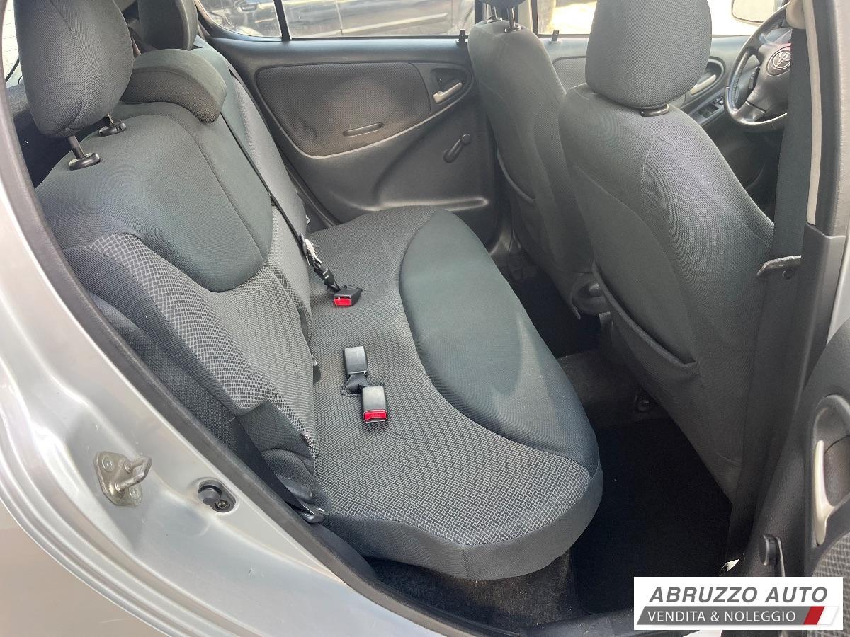 TOYOTA Yaris 1.0 5p. Sol KM 128.000