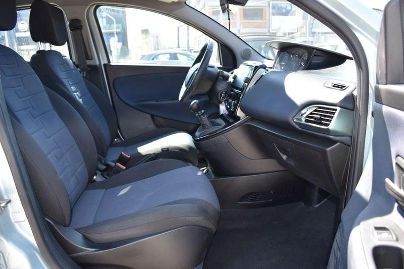 Lancia Ypsilon Ypsilon 1.0 FireFly 5 porte S&S Hybrid Platino