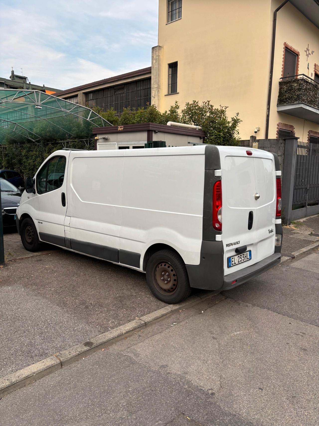 RENAULT TRAFIC