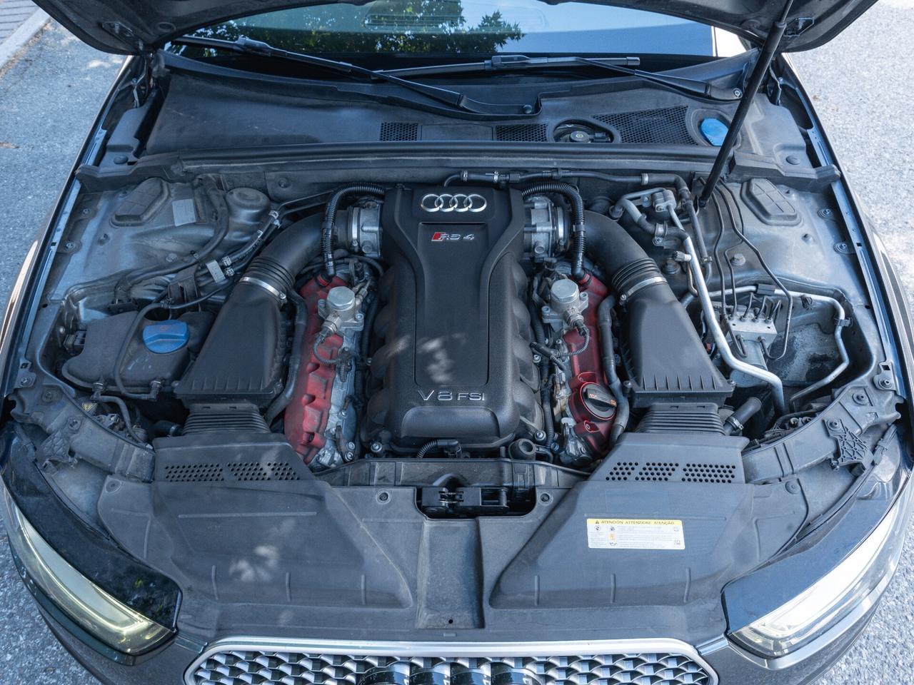 Audi A4 RS 4 Avant 4.2 V8 FSI quattro S tronic