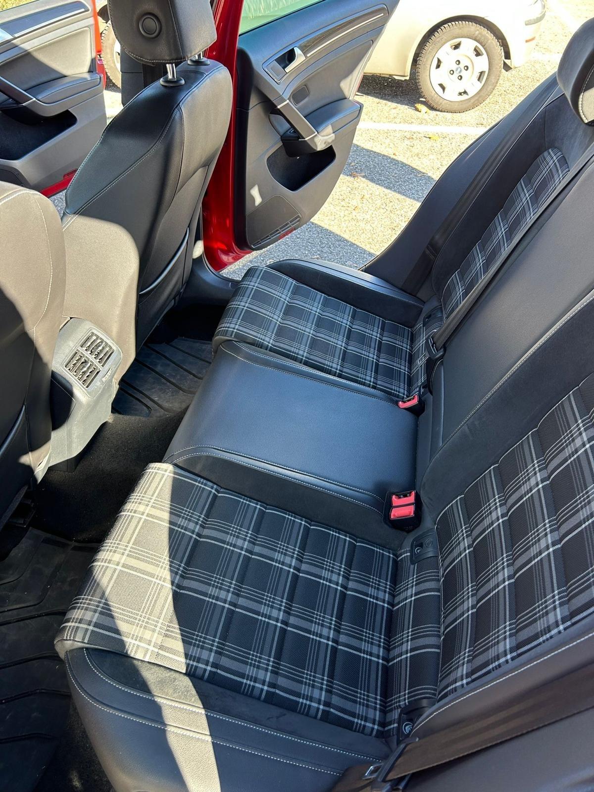 Volkswagen Golf 2.0 TDI DSG 5p.