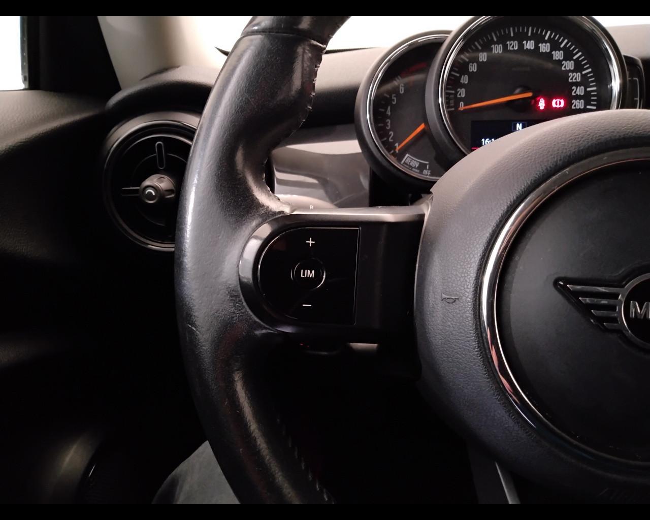 MINI Mini IV F56 2021 3p - Mini 3p 1.5 One Classic 75cv