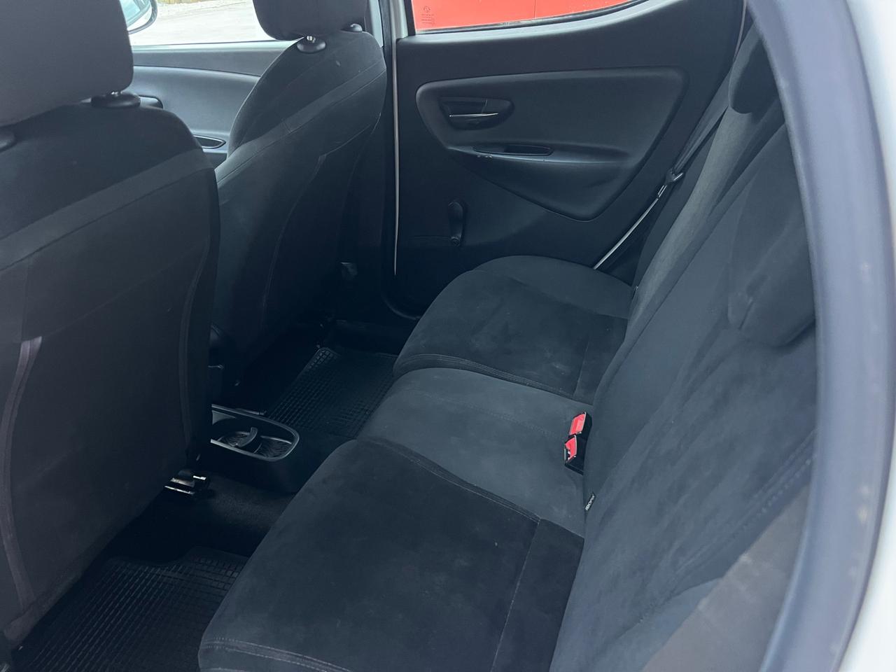 Lancia Ypsilon 0.9 TwinAir 85 CV 5 porte Metano Ecochic Gold