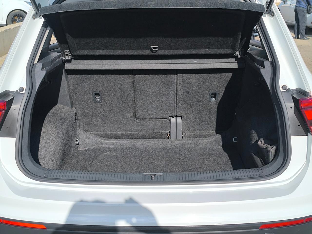 VOLKSWAGEN TIGUAN SPORT 1.6 TDI 1 PROPIETARIO COCKPIT/NAV/LED