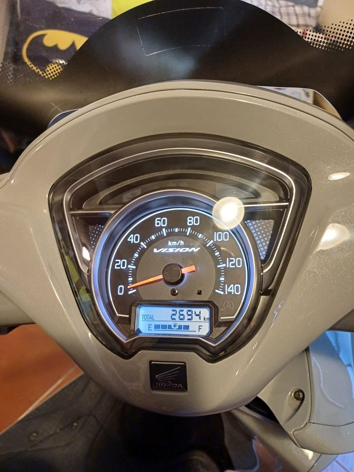 Honda Vision 110 108cc.