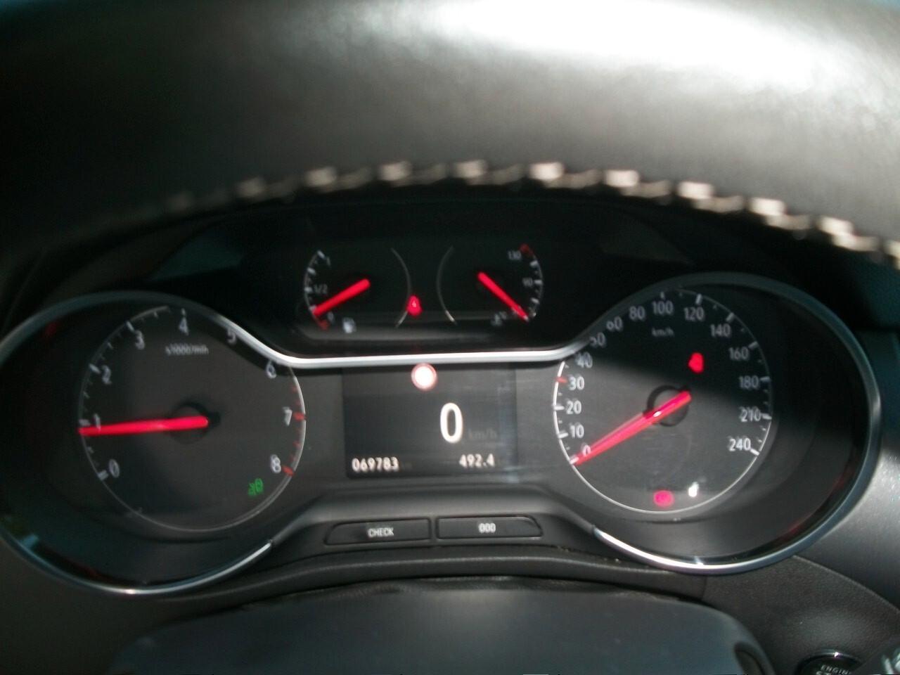 Opel Crossland 1.2 / 12V 110 CV Start&Stop Elegance KM69650 EURO 14990,00 COMPRESO IVA SU FATTURA BI COLORE GARANZIA UN ANNO