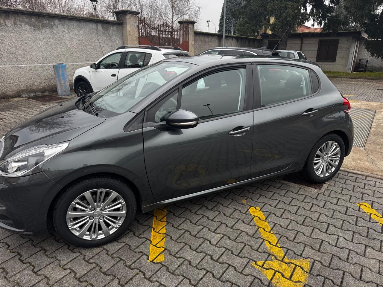 Peugeot 208 PureTech 82 5 porte Allure neopatentati