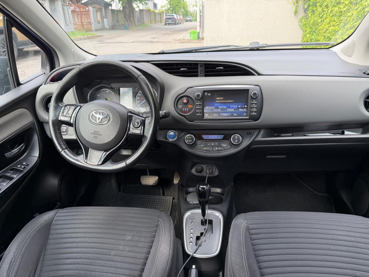 TOYOTA YARIS 1.5 BENZINA-IBRIDA AUTOMATIC EURO6B NEOPATENTATI