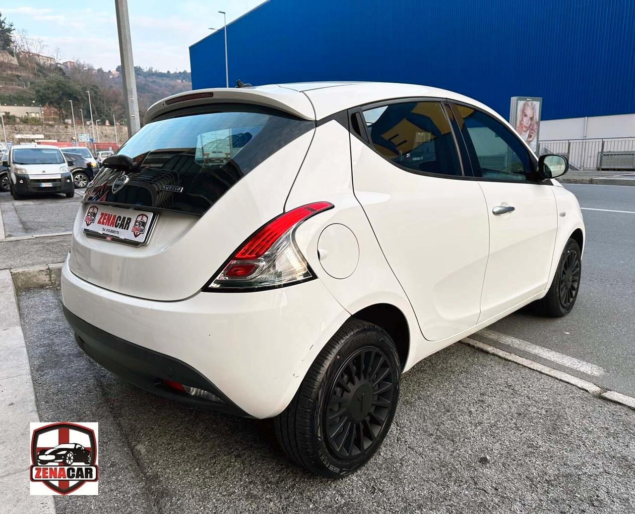 Lancia Ypsilon 1.0 FireFly S&S Hybrid Ecochic Silver Unico Proprietario Adatta Neo Patentati