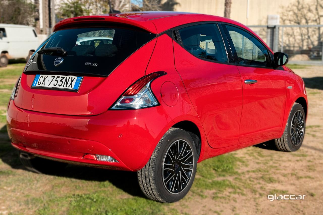 Lancia Ypsilon 1.0 FireFly 5 porte S&S Hybrid Gold