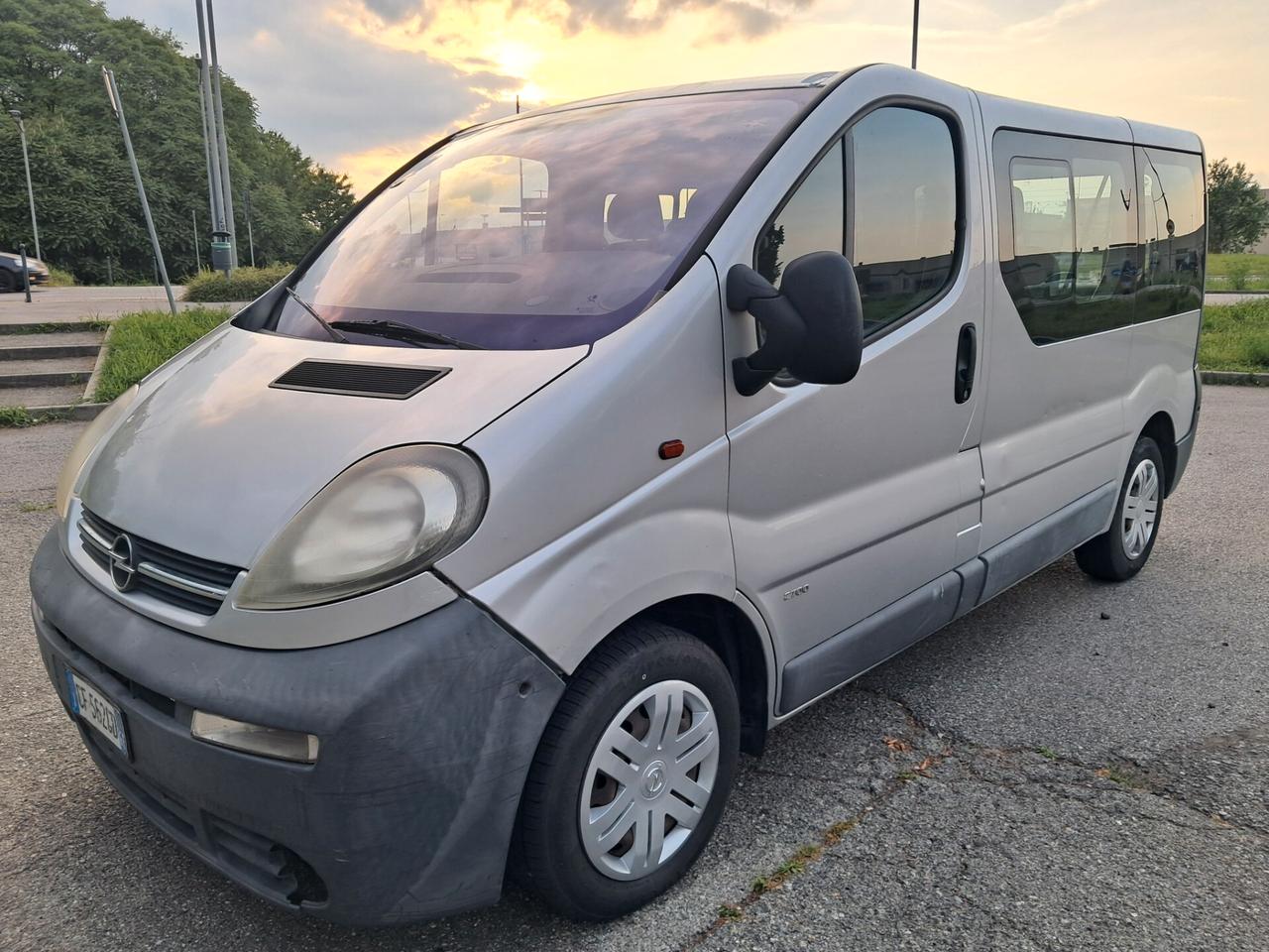 VIVARO 6 POSTI AUTOCARRO