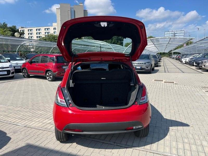 Lancia Ypsilon Ypsilon 1.0 FireFly 5 porte S&S Hybrid Silver