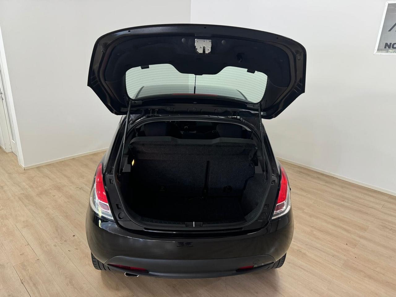 Lancia Ypsilon 1.3 MJT 16V 95 CV 5 porte S&S ** NEOPATENTATI**