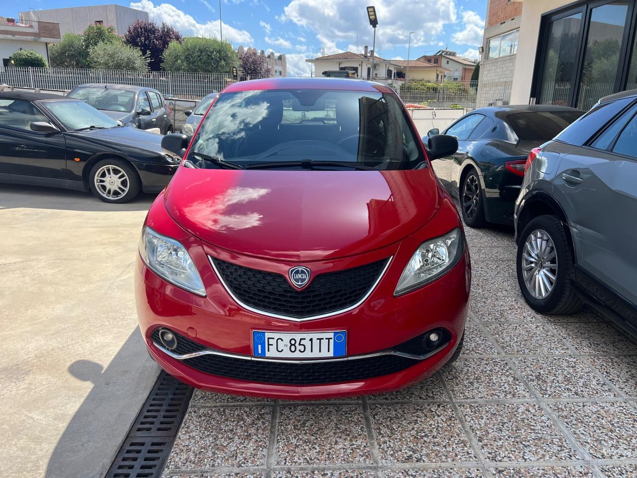 Lancia Ypsilon 0.9 TwinAir 85 CV 5 porte Metano Ecochic Silver
