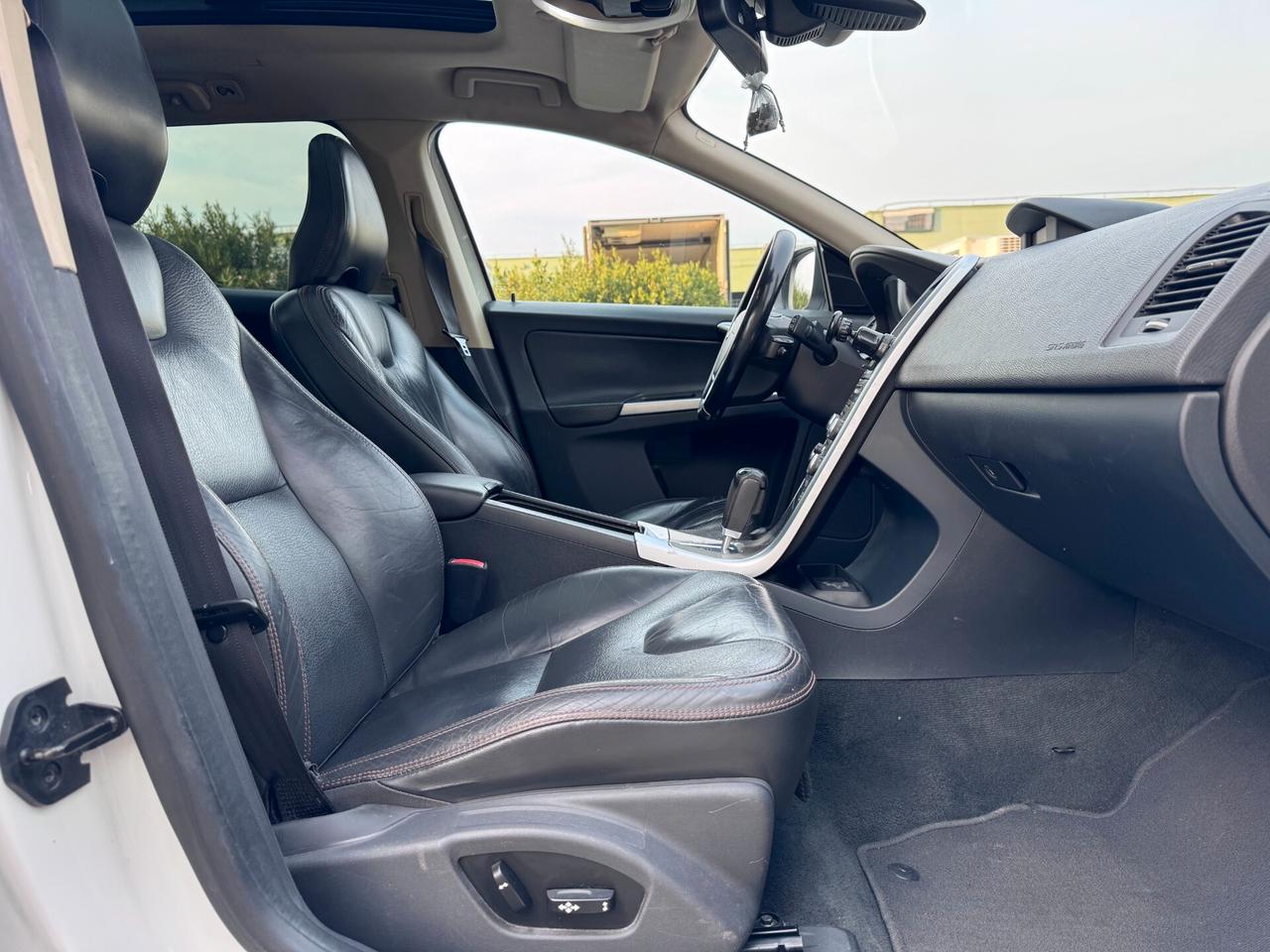 Volvo XC 60 XC60 D5 AWD Geartronic Summum
