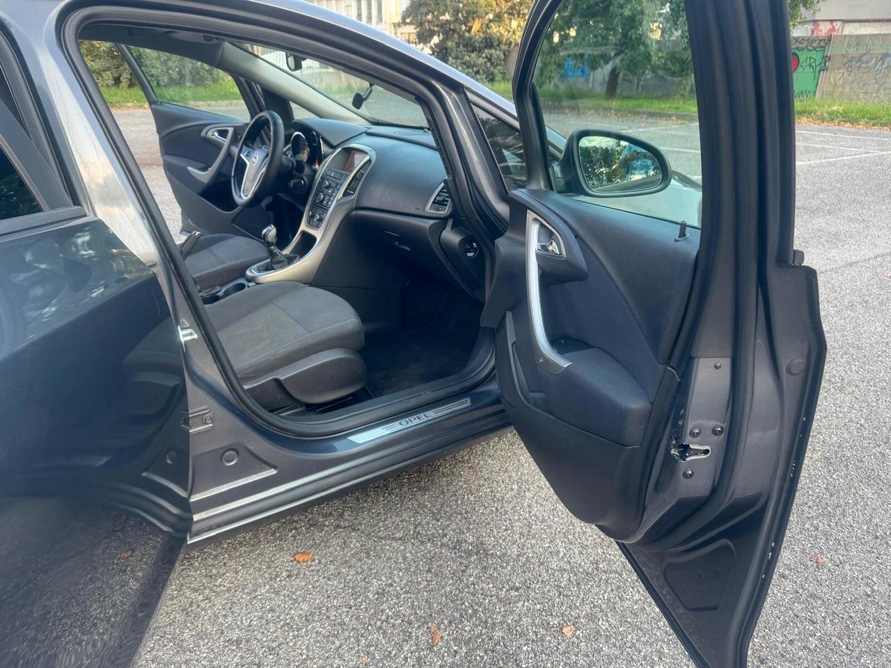 Opel Astra 1.4 100CV 5 porte Cosmo
