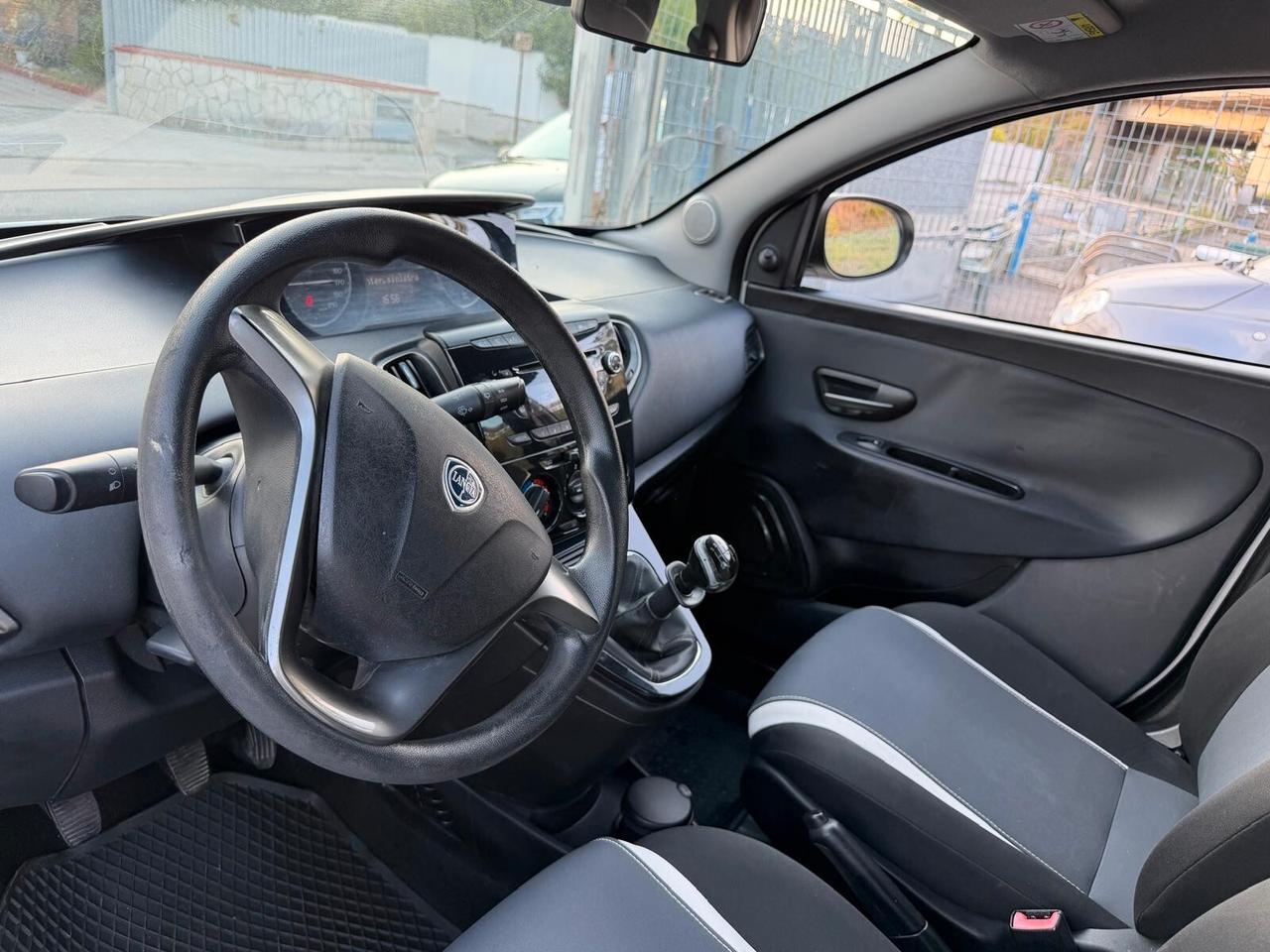 Lancia Ypsilon 1.2 69 CV 5 porte Elefantino-2015